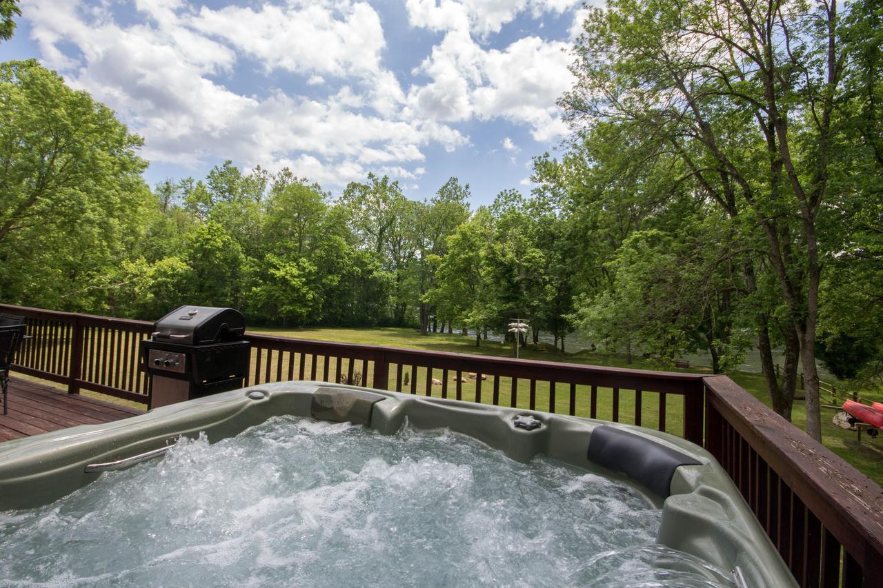 Bear Valley- Riverfront With Hot Tub! Luray Exterior foto