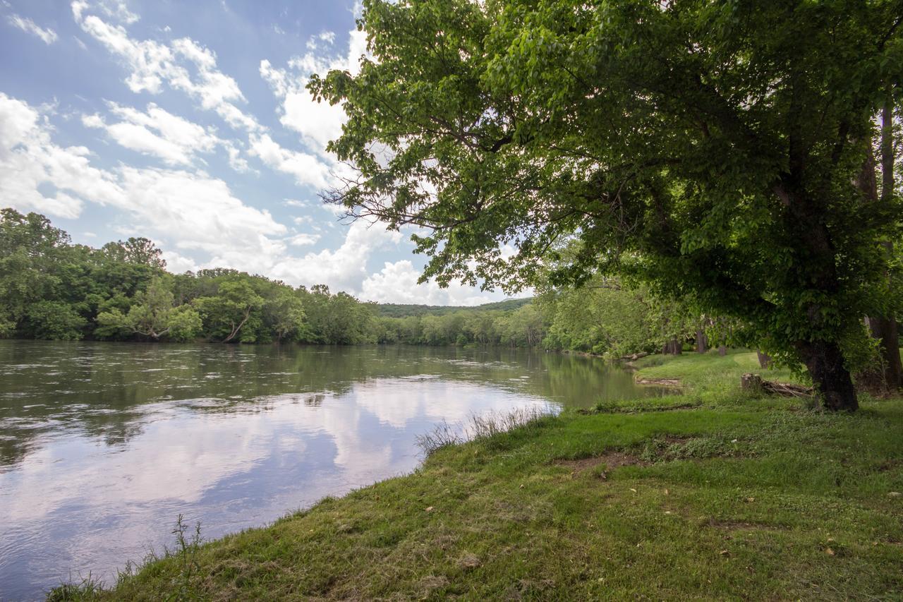 Bear Valley- Riverfront With Hot Tub! Luray Exterior foto