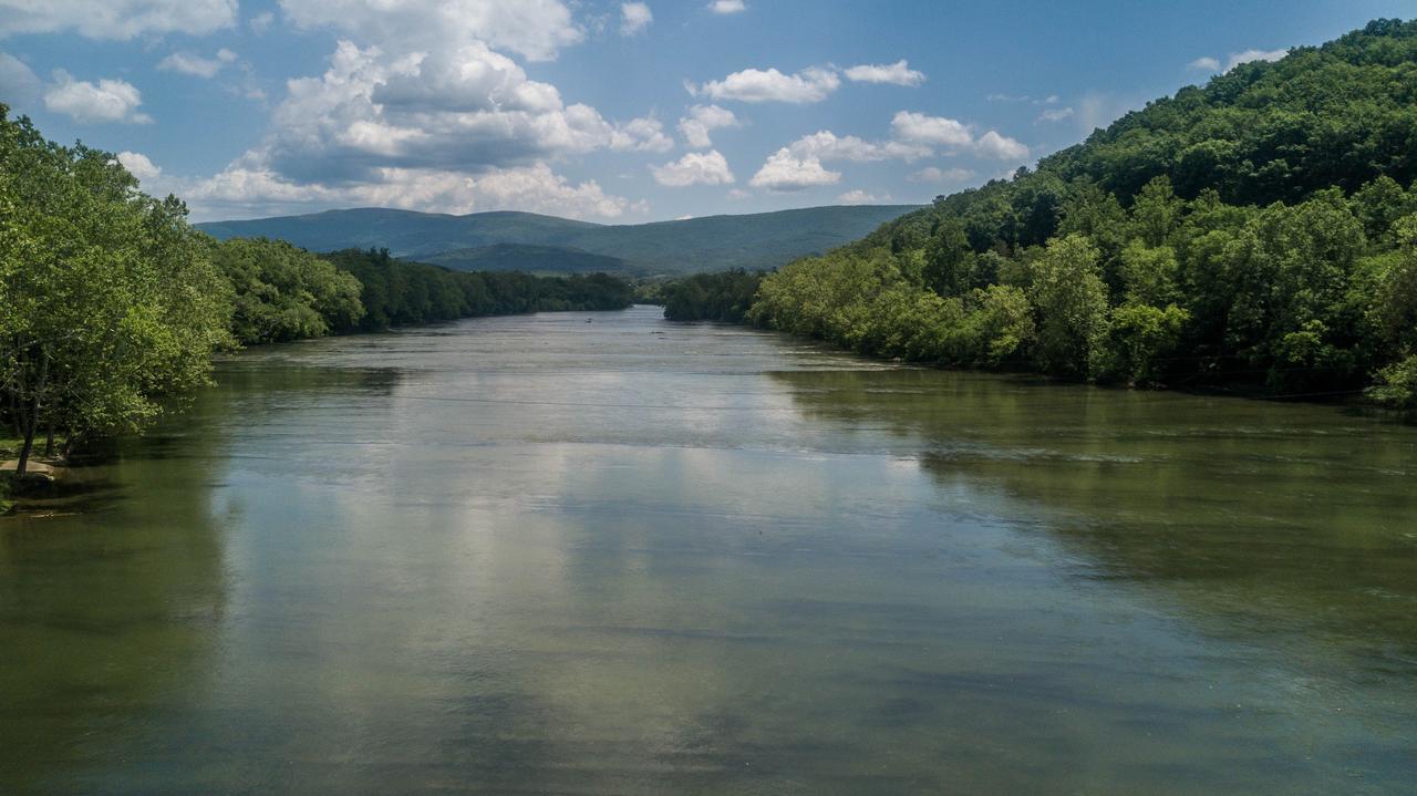 Bear Valley- Riverfront With Hot Tub! Luray Exterior foto